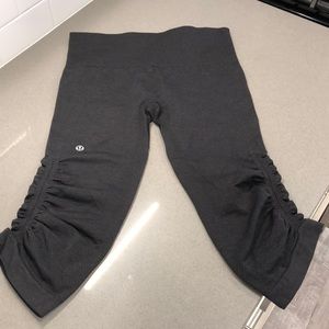 Lululemon Capri leggings size 6 charcoal